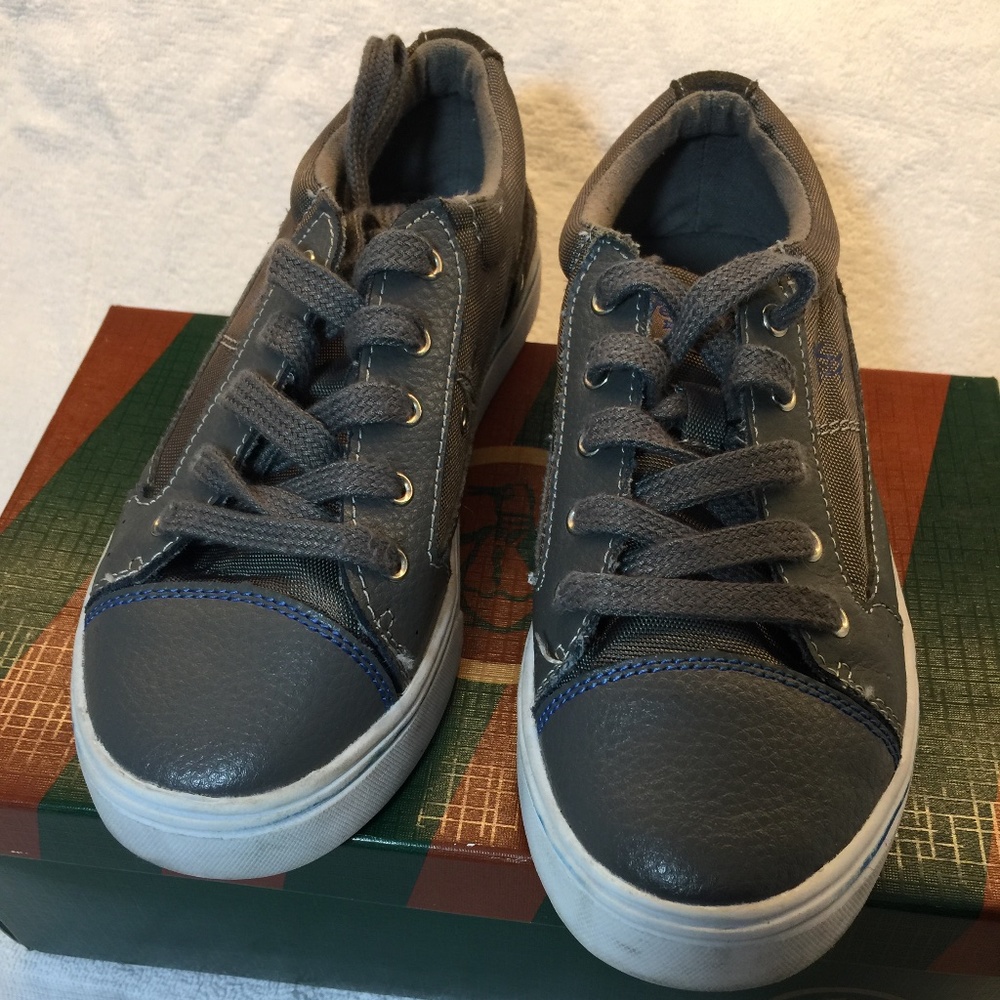 Boys shoes